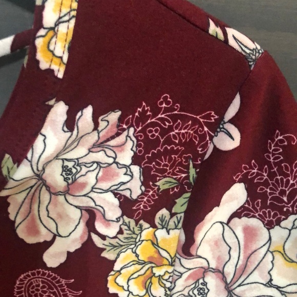 Crisscross open back T-shirt - Picture 3 of 4